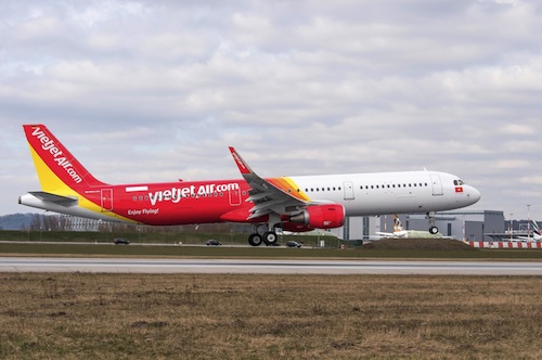 Vietjet “bay” cùng ngôi sao DJ Martin Garrix ảnh 1